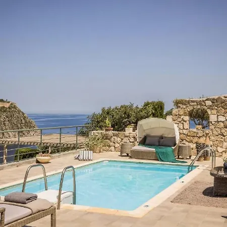 וילה Wonderful Kefalonia Lenalee 2 Bedrooms Seafront Spectacular Sea Views Spacious Sun Terrace Private Outdoor Pool Assos אסוס
