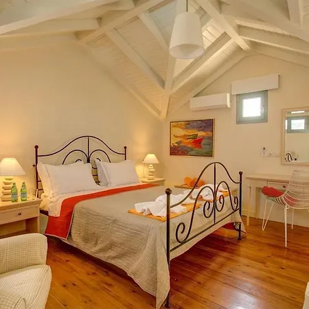 Wonderful Kefalonia Lenalee 2 Bedrooms Seafront Spectacular Sea Views Spacious Sun Terrace Private Outdoor Pool Assos * אסוס