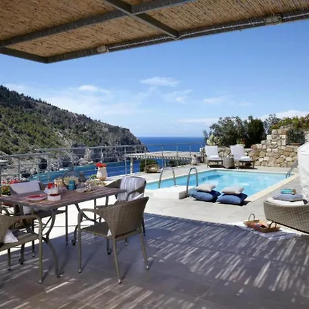 Wonderful Kefalonia Lenalee 2 Bedrooms Seafront Spectacular Sea Views Spacious Sun Terrace Private Outdoor Pool Assos וילה
