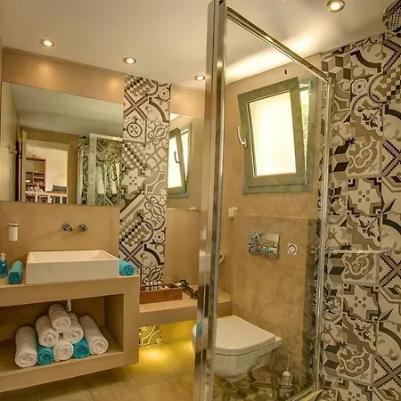 Wonderful Kefalonia Lenalee 2 Bedrooms Seafront Spectacular Sea Views Spacious Sun Terrace Private Outdoor Pool Assos * אסוס
