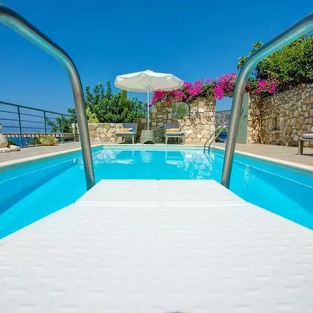 Wonderful Kefalonia Lenalee 2 Bedrooms Seafront Spectacular Sea Views Spacious Sun Terrace Private Outdoor Pool Assos אסוס