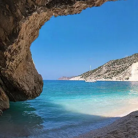 Wonderful Kefalonia Lenalee 2 Bedrooms Seafront Spectacular Sea Views Spacious Sun Terrace Private Outdoor Pool Assos * אסוס
